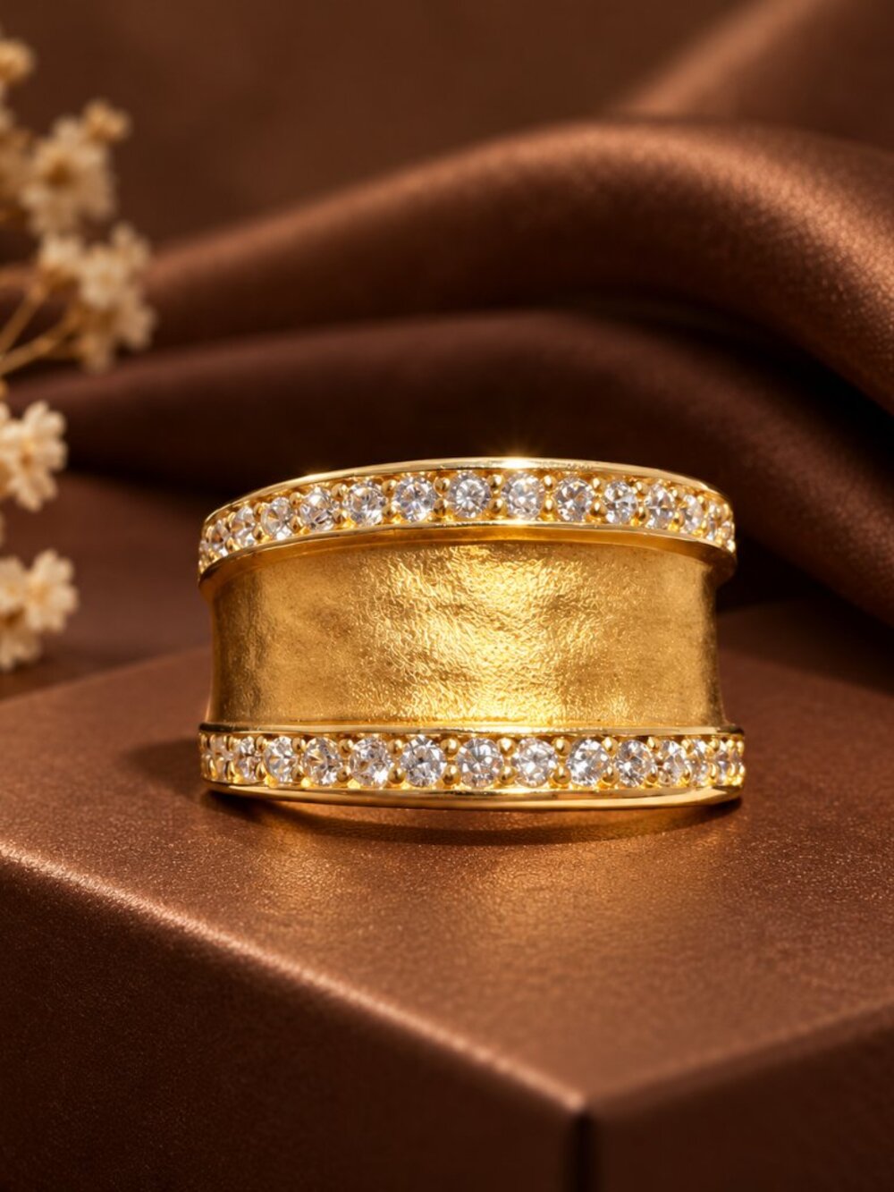 925 Sterling Silver 14K Gold Plated wide hammered band ring size 7” CZ border 4g